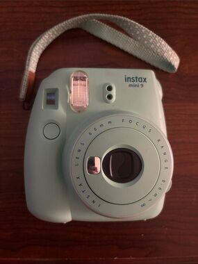 Fujifilm Instax Mini 9 Instant Camera — Mint Green